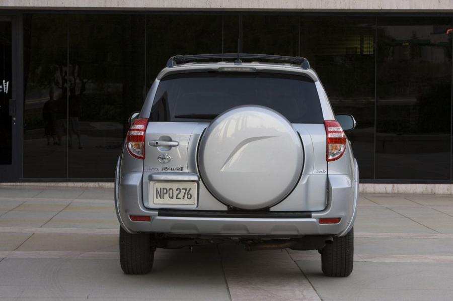  Toyota RAV4 2009 года  (фото 2 из 22)